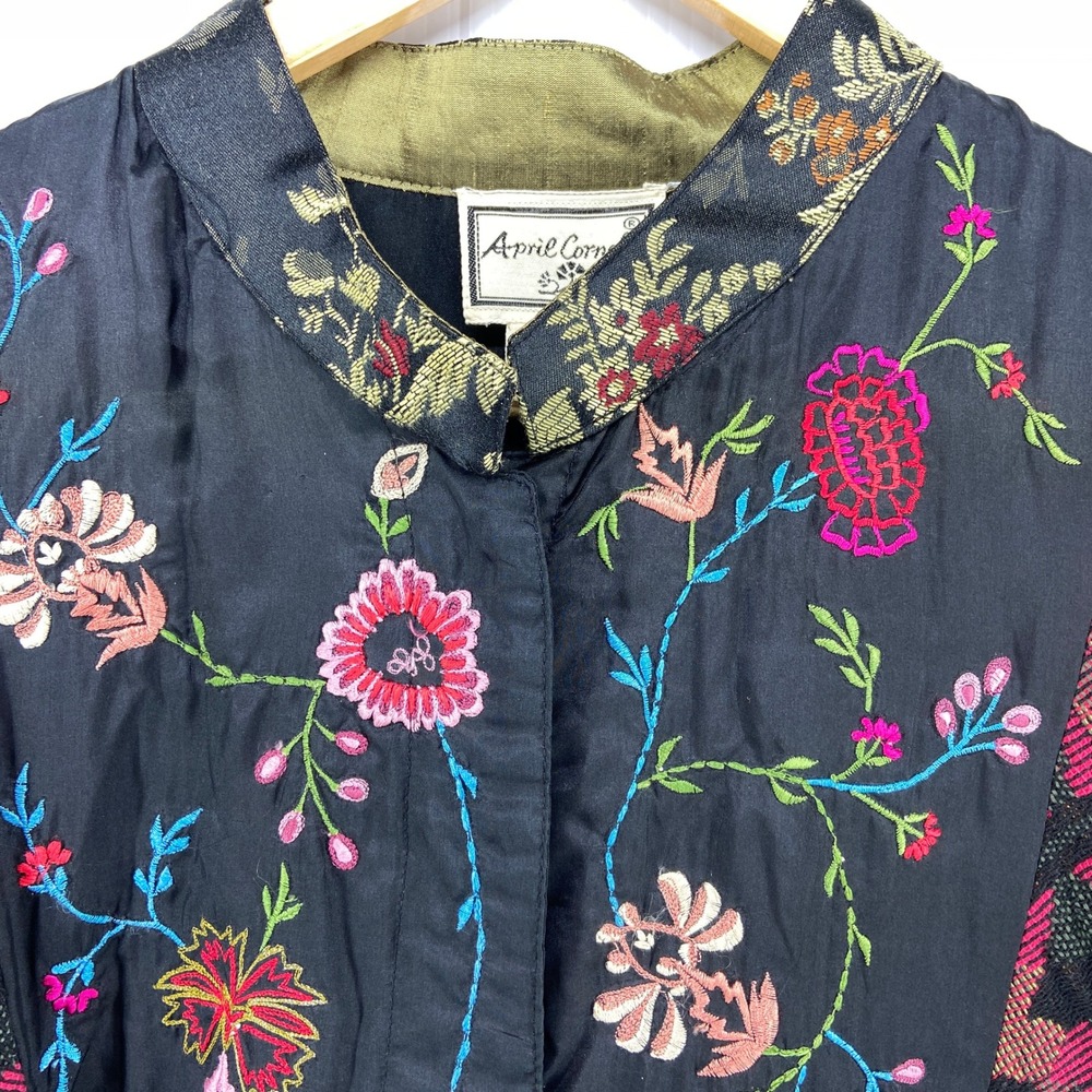 April Cornell Black Multi Color Embroidered Flower Tapestry Vest Womens Large - Picture 2 of 8